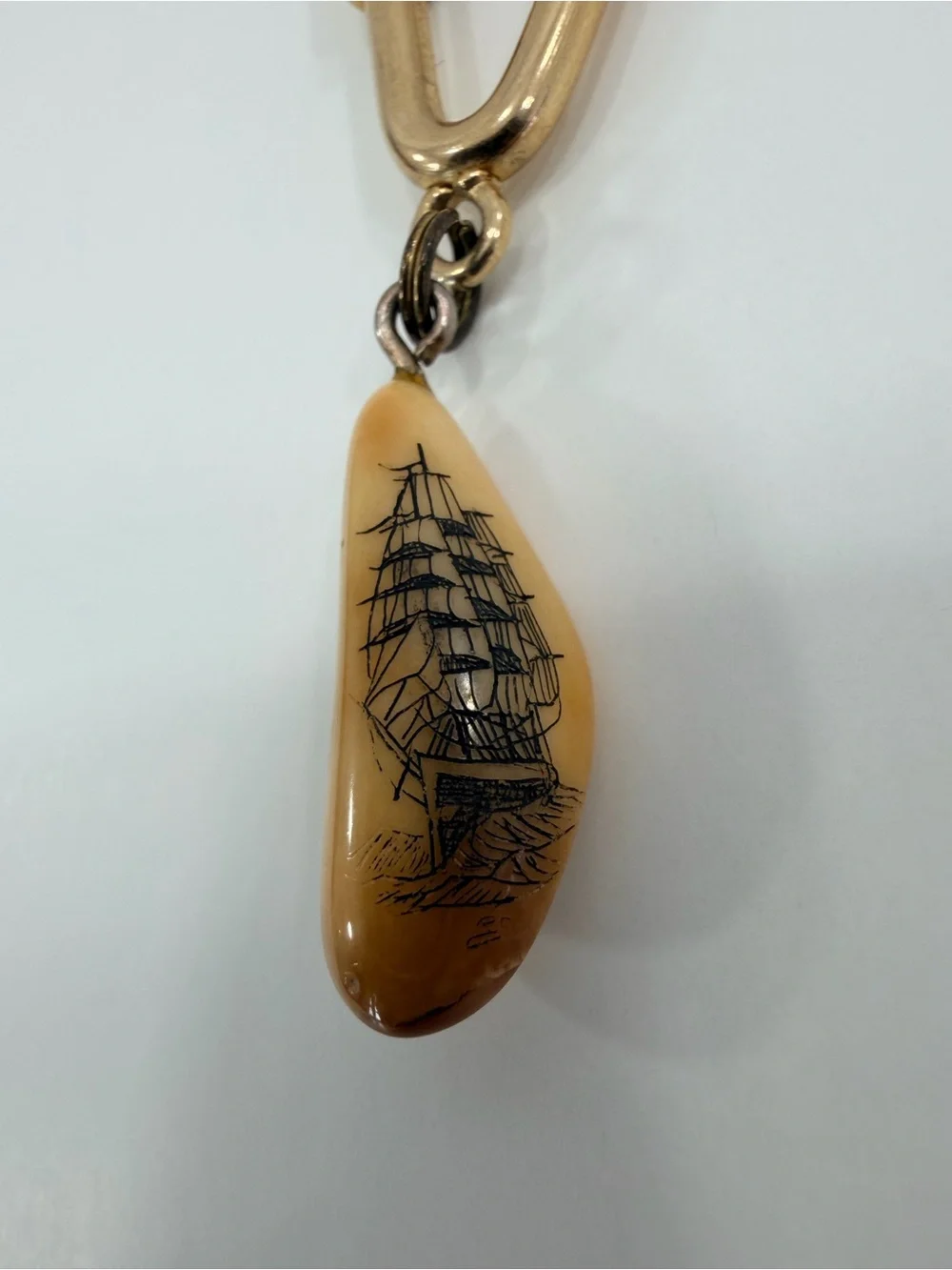 VTG Brass Tone Screw Gate Scrimshaw Keychain Nautical Ship Carved Bone Pendant
